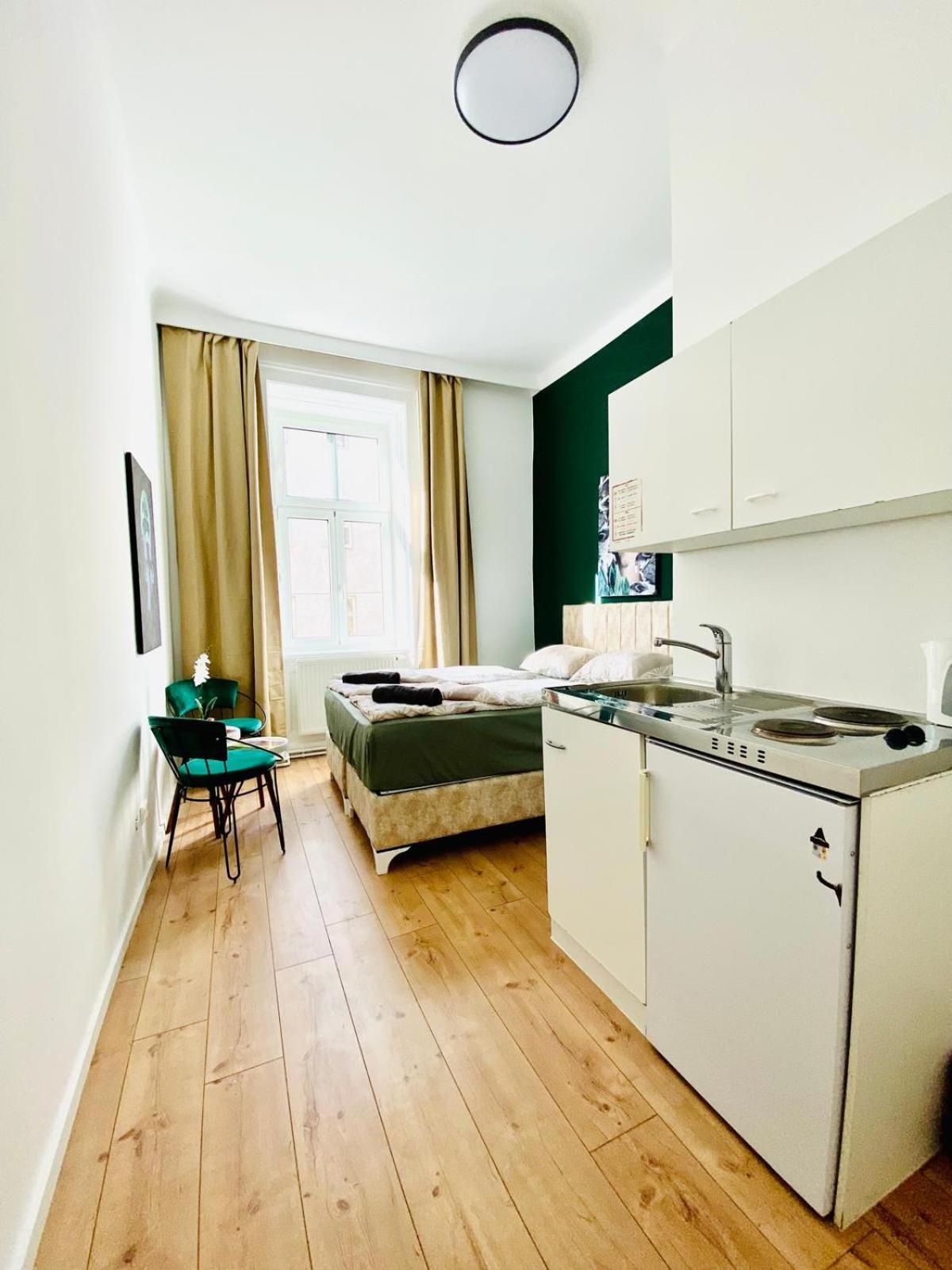 8 Fully Equipped Studio Shared Apt W Terrace Margareten Viena Exterior foto