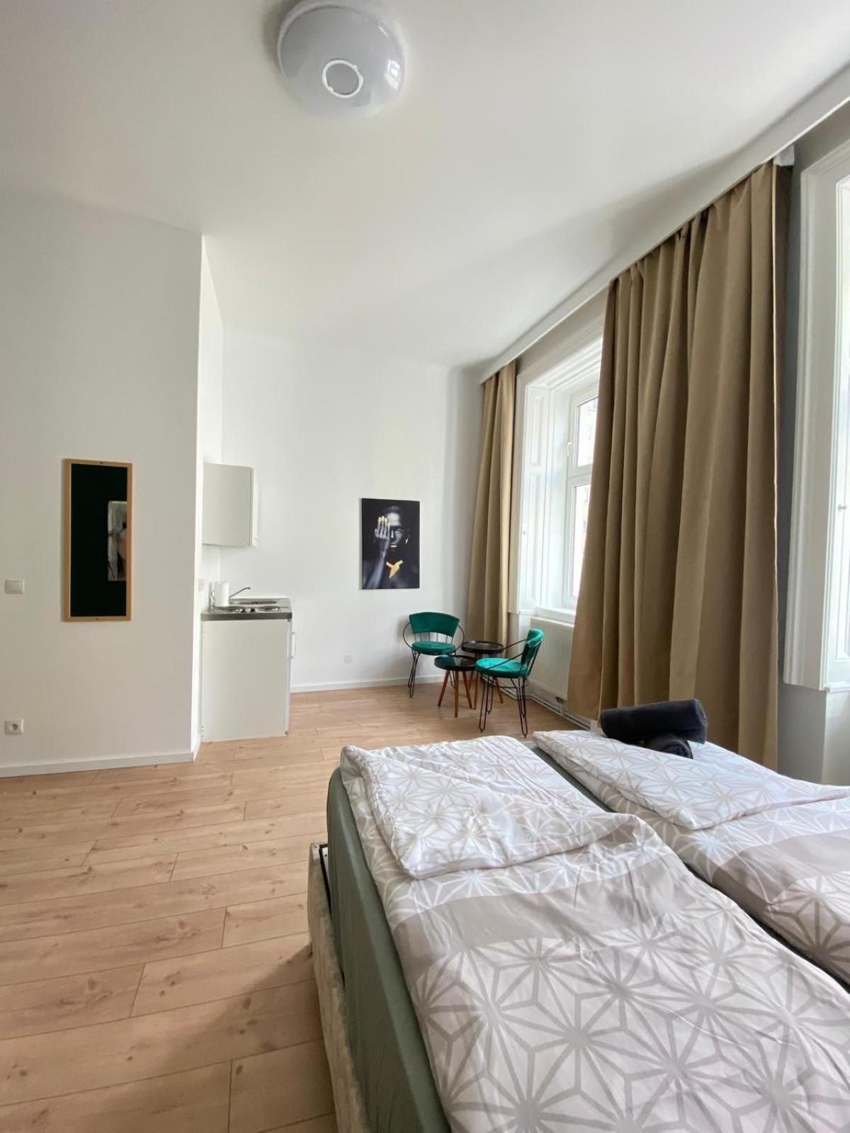 8 Fully Equipped Studio Shared Apt W Terrace Margareten Viena Exterior foto