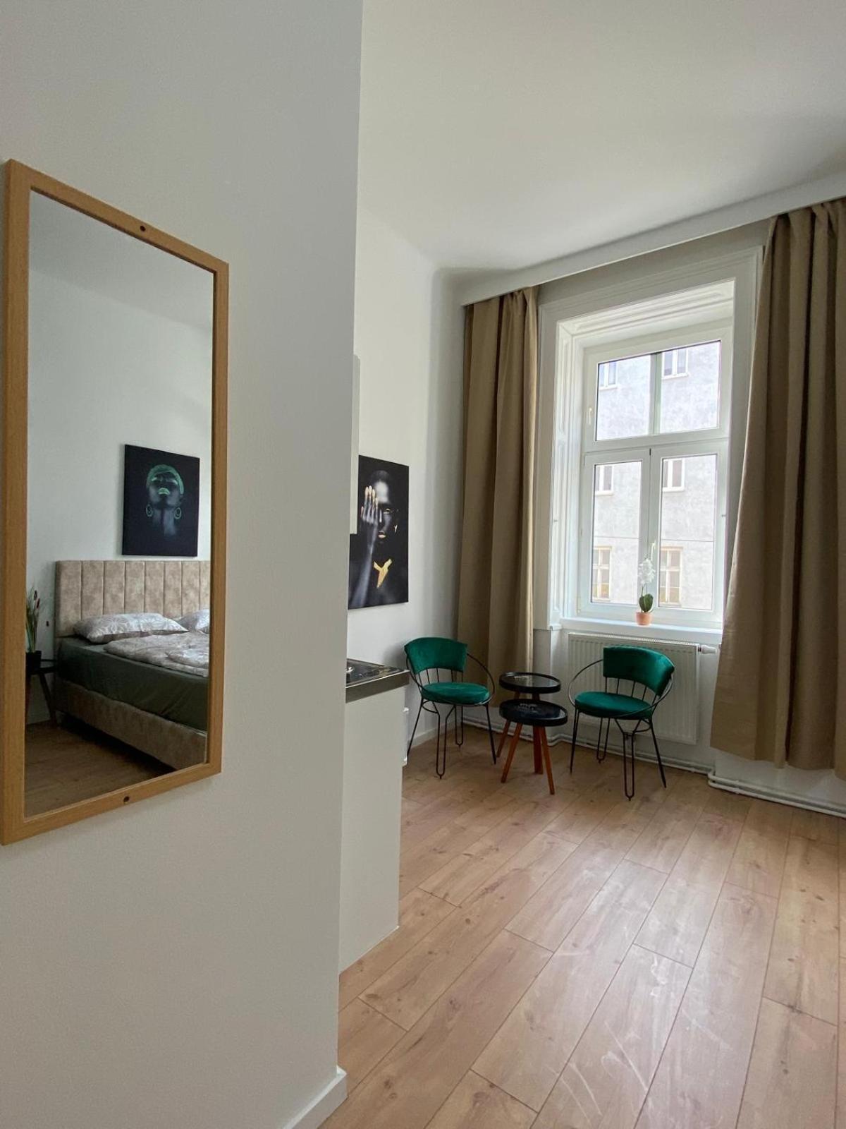 8 Fully Equipped Studio Shared Apt W Terrace Margareten Viena Exterior foto