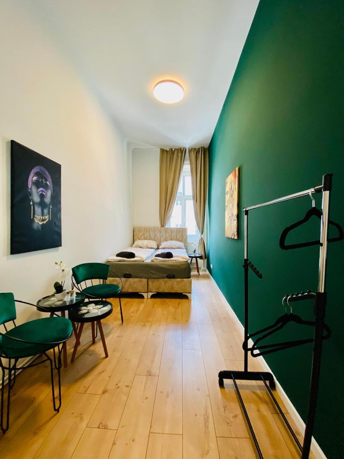 8 Fully Equipped Studio Shared Apt W Terrace Margareten Viena Exterior foto
